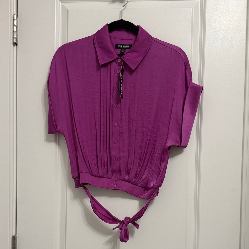 NWT Steve Madden Magenta Button-Down Shirt - Small